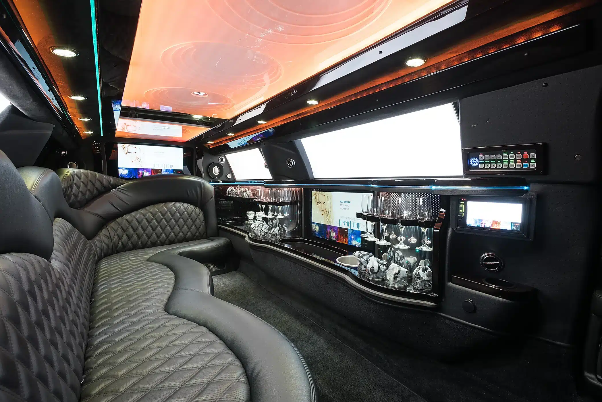 Discover the Pinnacle of Luxury with Ashwa Limousine's LAX Airport Limo Service